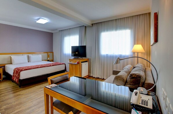 Svit Executive - 1 kingsize-säng med bäddsoffa | Minibar, värdeförvaringsskåp på rummet och skrivbord