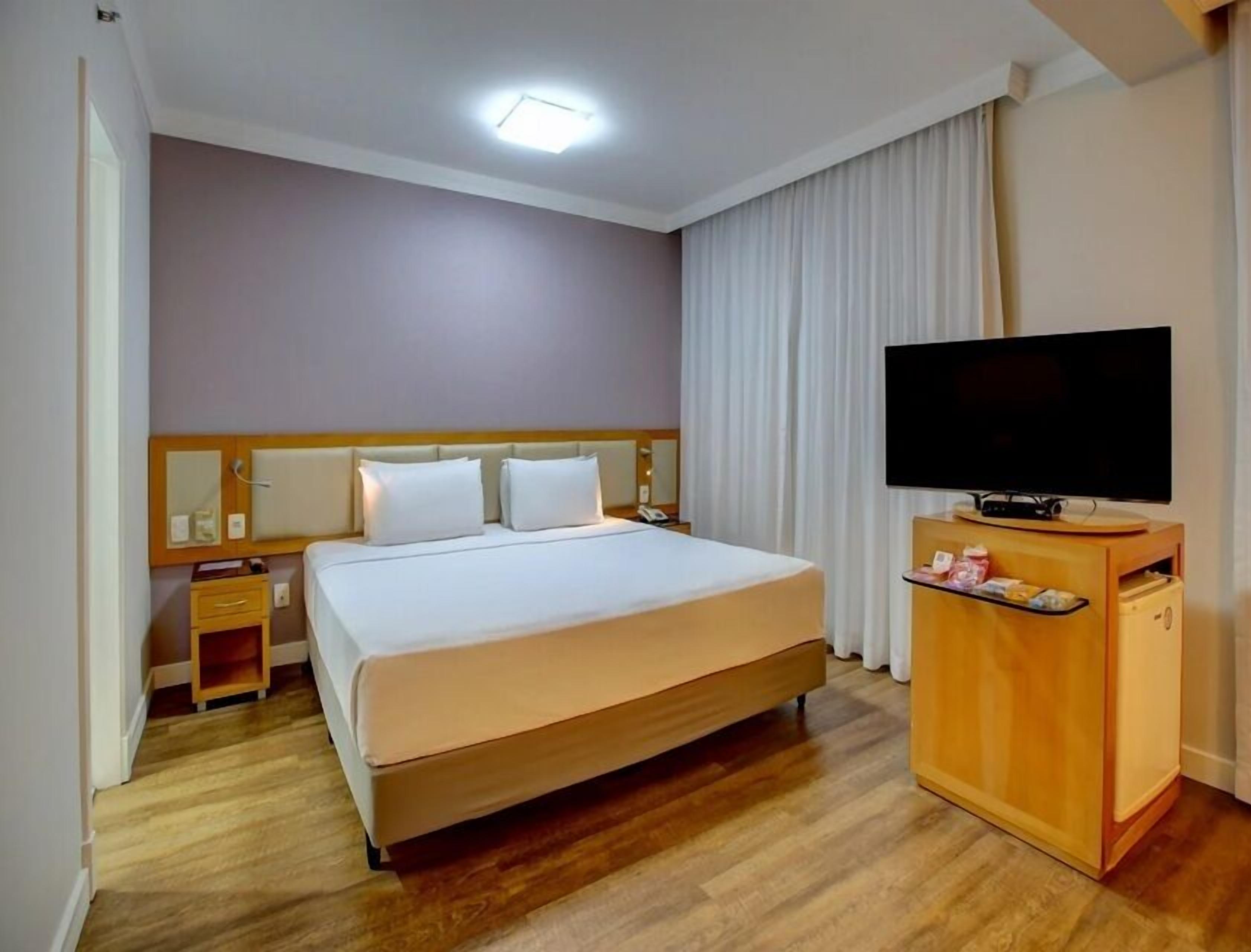 Habitación ejecutiva con 1 cama doble o 2 individuales, 1 cama de matrimonio grande con sofá cama | Minibar, caja fuerte, escritorio y espacio para trabajar con un portátil