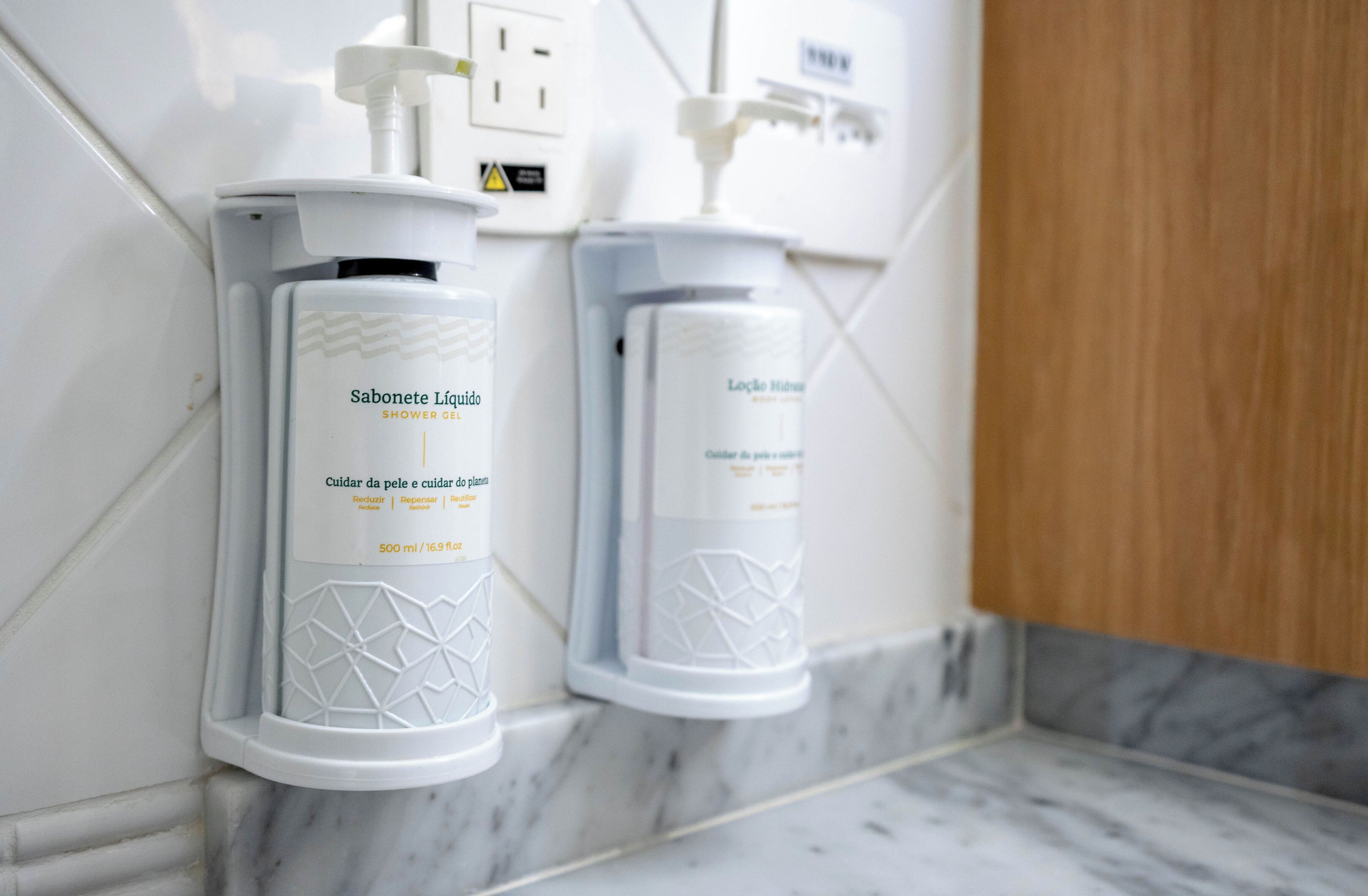 shower, rainfall showerhead, free toiletries, hair dryer