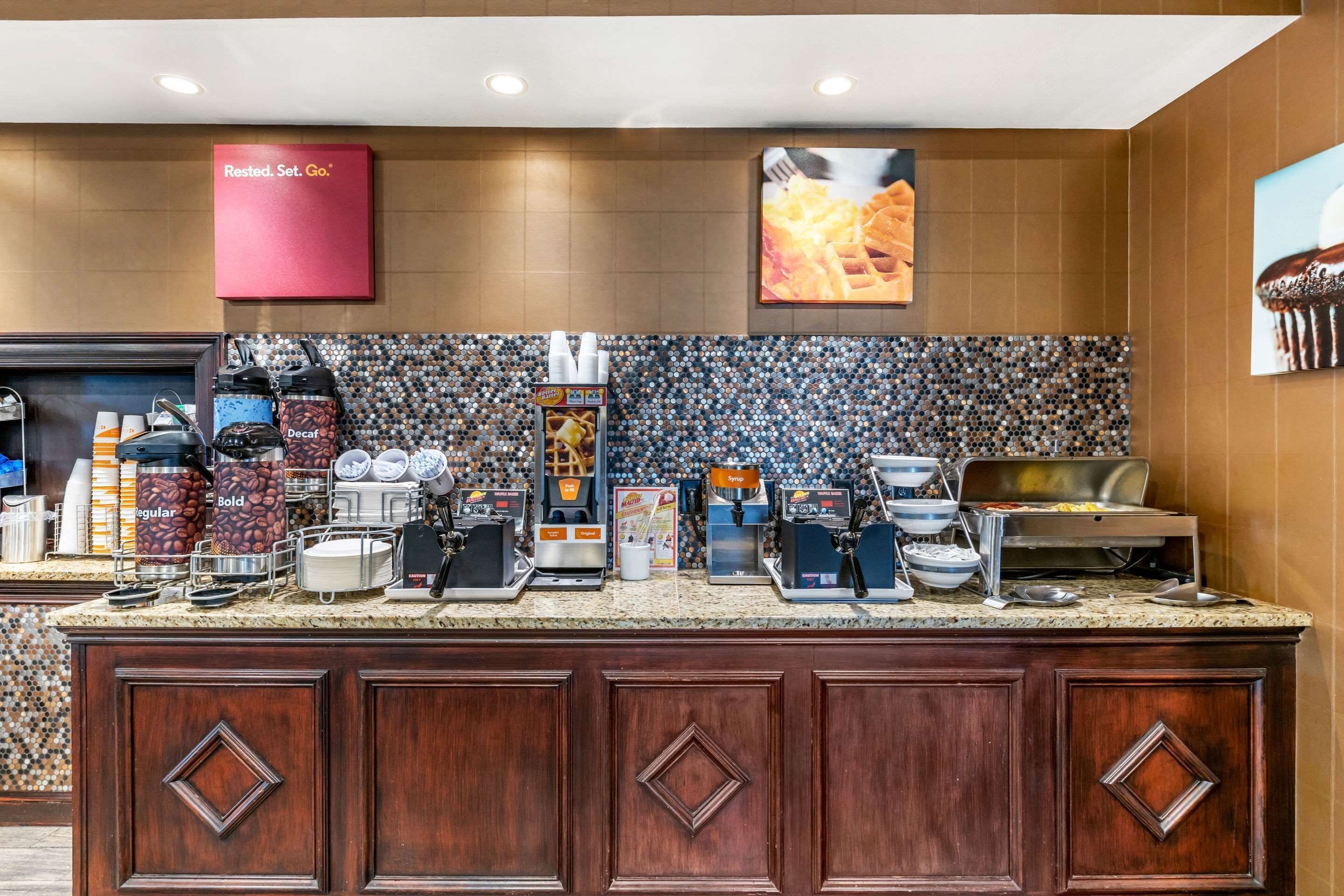 free buffet breakfast