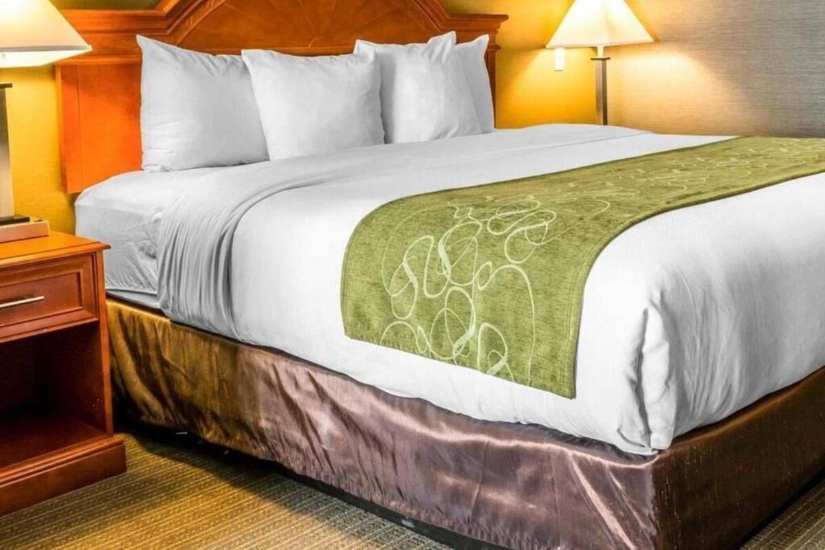 Desk, blackout drapes, iron/ironing board, free WiFi