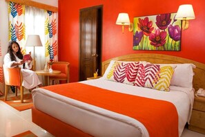 Roupas de cama premium, frigobar, cofres nos quartos, escrivaninha