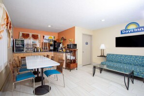 Free daily on-the-go breakfast  - Days Inn by Wyndham Chipley (Chipley)