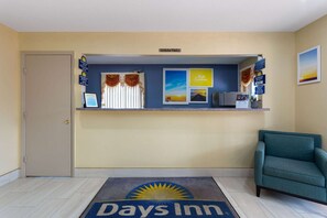 Lobby - Days Inn by Wyndham Chipley (Chipley)