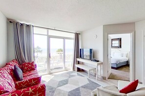 Condo, 3 Bedrooms (Oceanfront) | Living area