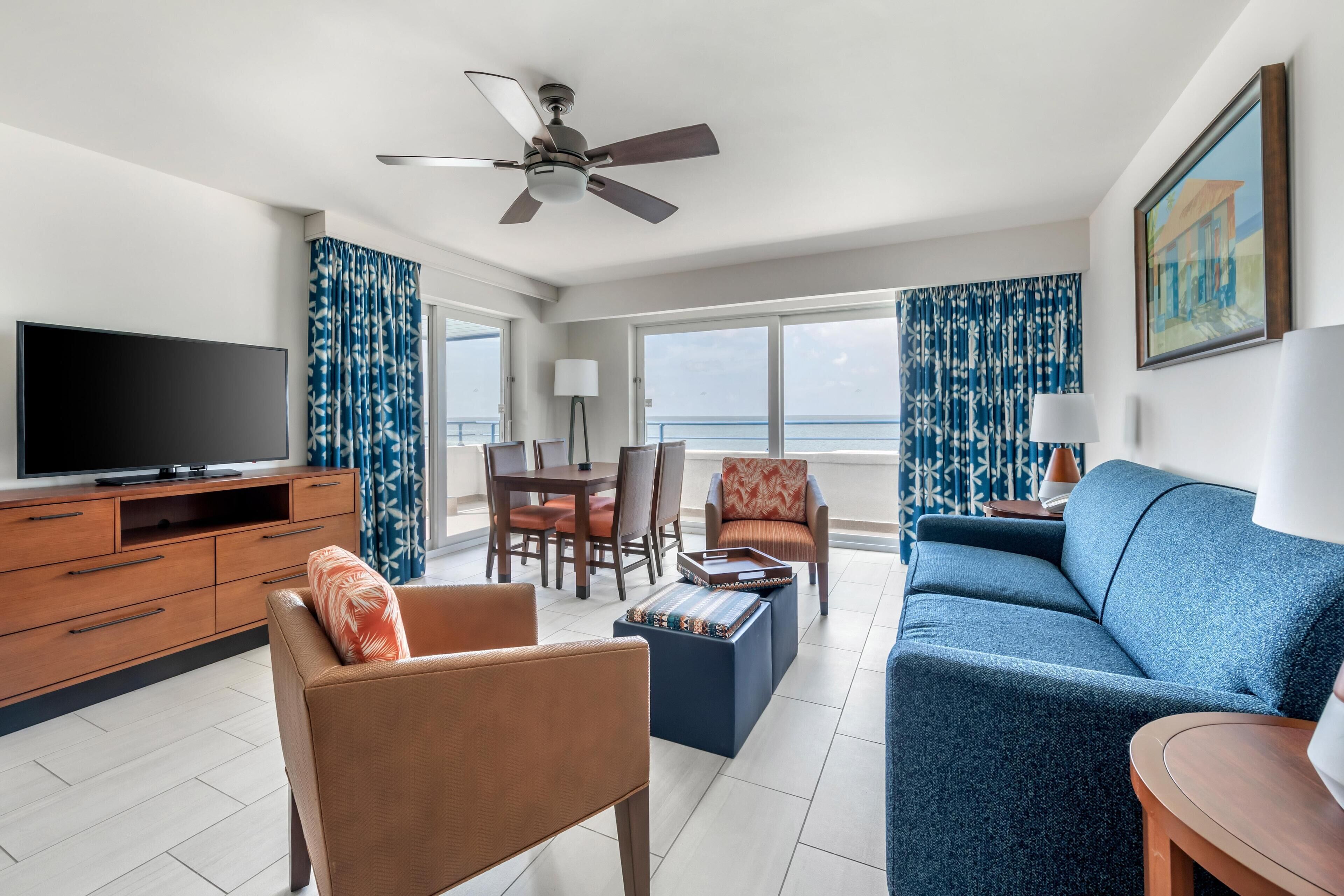 1 Bedroom Ocean Front King Suite | Wohnbereich