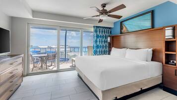 Studio King Plus with Pool View | Coffres-forts dans les chambres, rideaux occultants