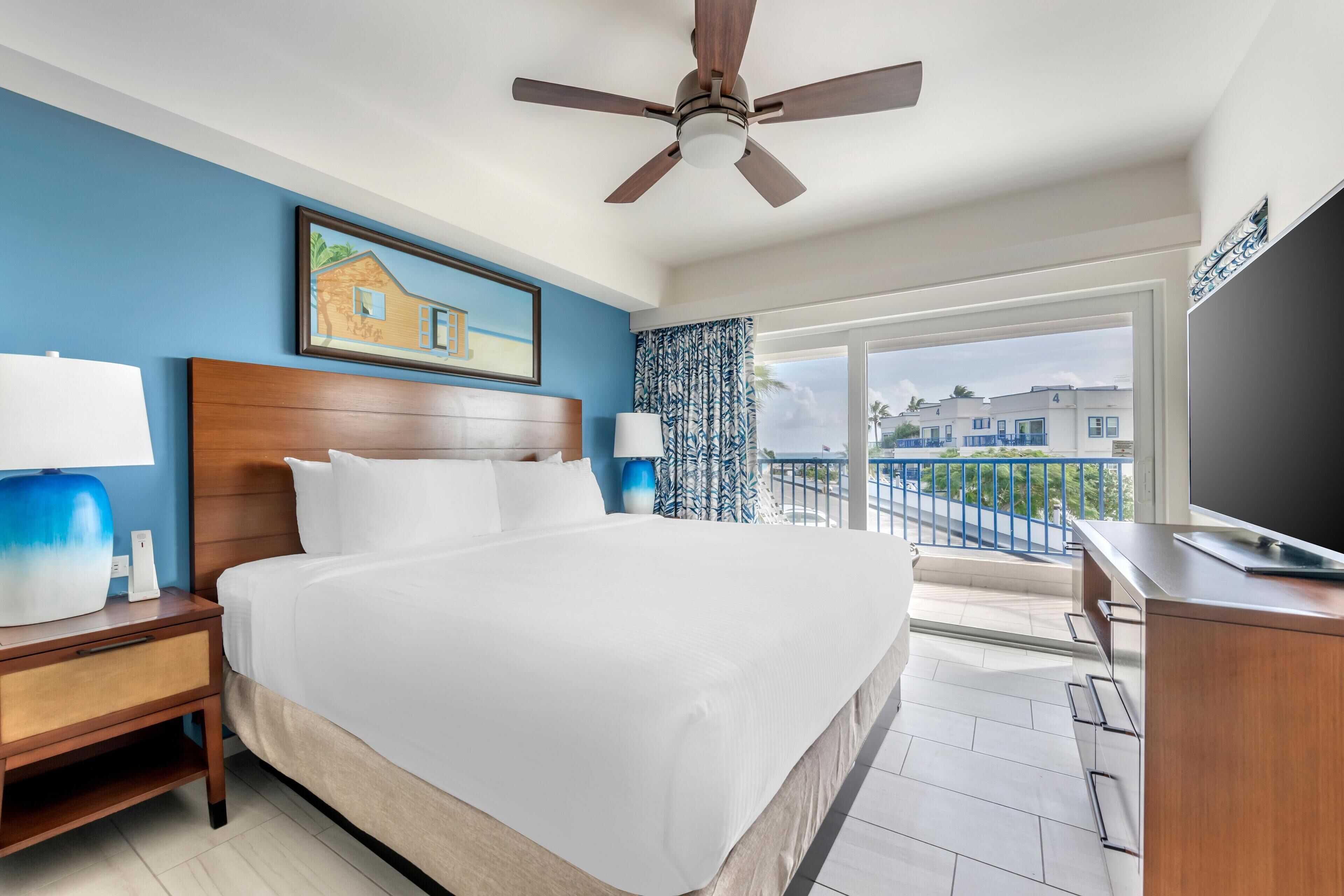 1 Bedroom King Plus Suite Partial Ocean View | In-room safe, blackout curtains, iron/ironing board, cots/infant beds