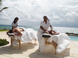 Deep-tissue massages, Swedish massages, massages on the beach, massages