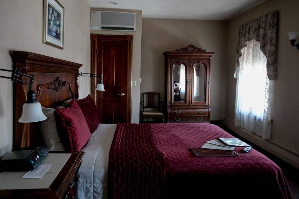 Standard-Doppelzimmer, mit Bad (21) | 1 Schlafzimmer, Zustellbetten, kostenloses WLAN, Bettwäsche