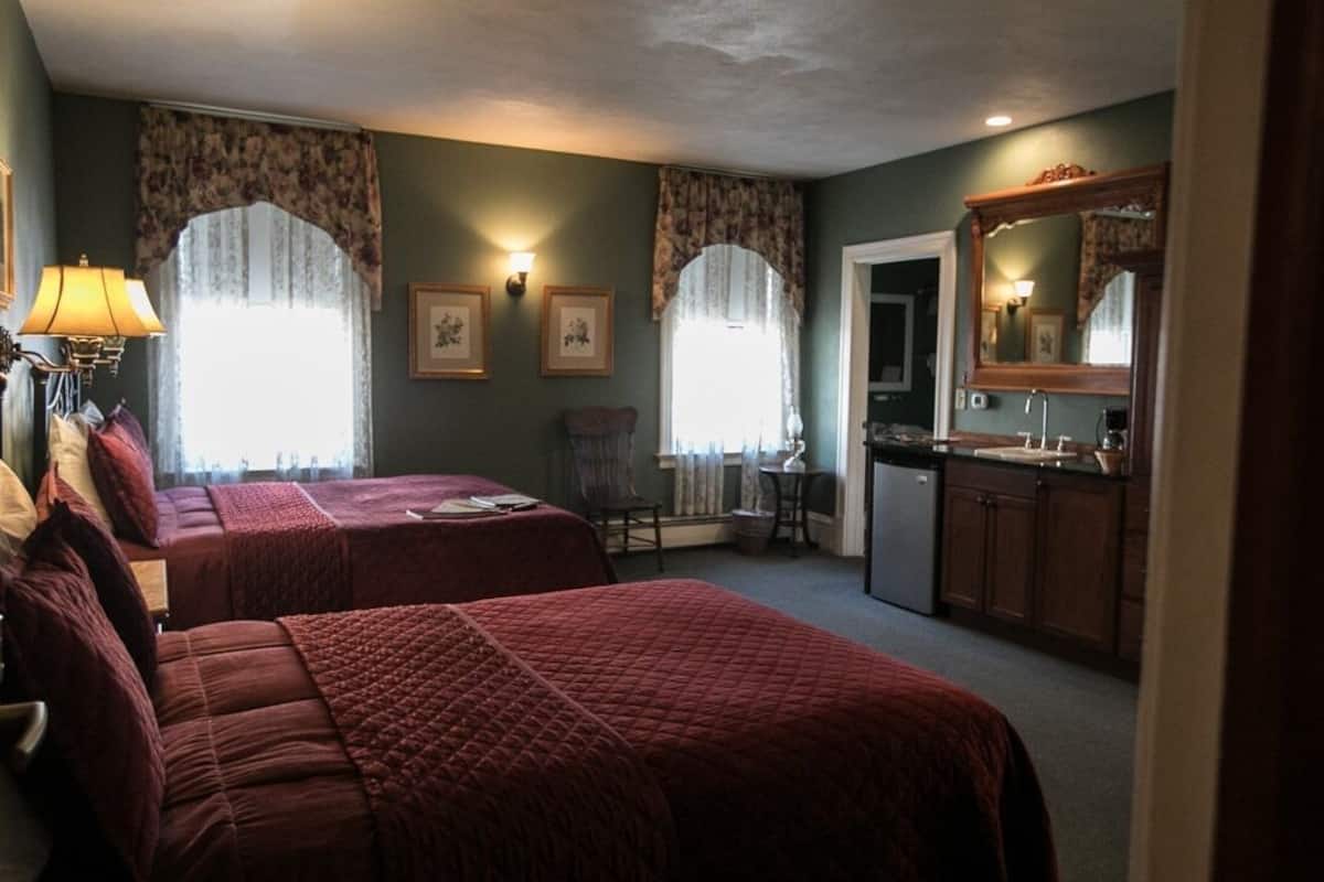 Standard-Vierbettzimmer, mit Bad (14) | 1 Schlafzimmer, Zustellbetten, kostenloses WLAN, Bettwäsche