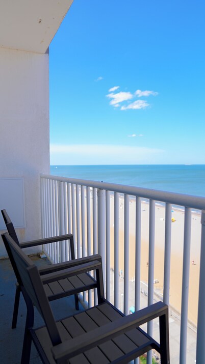Sun and Sand Resort Oceanfront Suites 