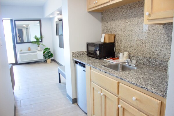 Bathtub, free toiletries, hair dryer, towels