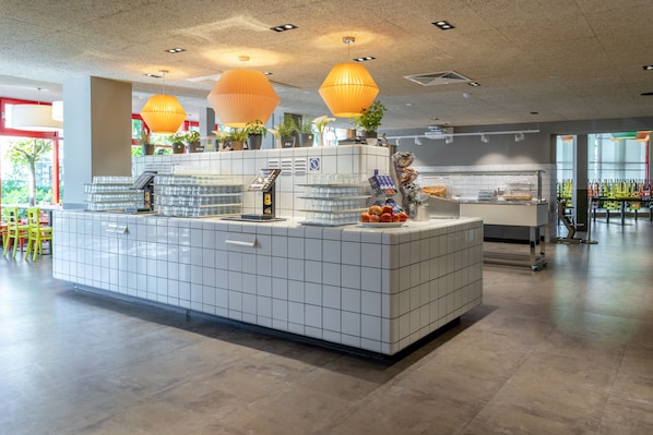 Daily buffet breakfast (EUR 11.90 per person)