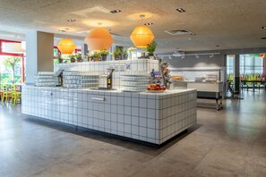 Tägliches Frühstücksbuffet (11.90 EUR pro Person)