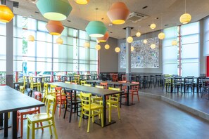 Daily buffet breakfast for a fee - a&o Berlin Kolumbus (Berlin)