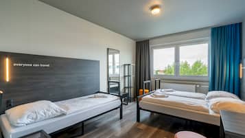 Dreibettzimmer | Schreibtisch, Verdunkelungsvorhänge, kostenloses WLAN, Bettwäsche