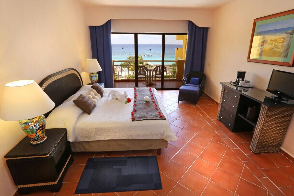 Minibar, in-room safe, iron/ironing board (on request), WiFi (free)