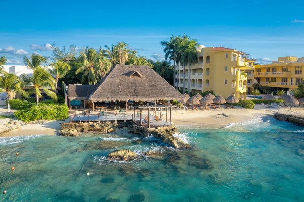 2 restaurants, breakfast, lunch, dinner served; Mexican cuisine 