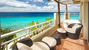 Suite Grand, hot tub, pemandangan samudra | Minibar, brankas, setrika/meja setrika, dan Wi-Fi gratis