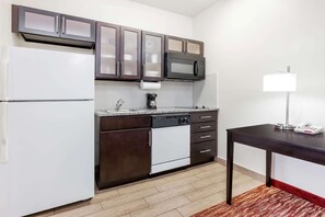 Fridge, microwave, stovetop, dishwasher - Hawthorn Suites by Wyndham Irving DFW South (Irving)