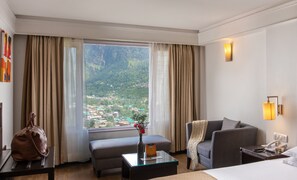 Chambre Deluxe, 1 très grand lit, vue montagne