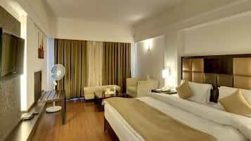 Deluxe Room, 1 King Bed | 1 bedroom, premium bedding, in-room safe, desk