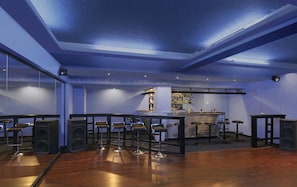 Bar (on property) - Apple Country Resorts - A Vegetarian Place (Manali)
