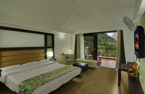 Suite de luna de miel, 1 cama King size | Ropa de cama de alta calidad y caja de seguridad en la habitación 