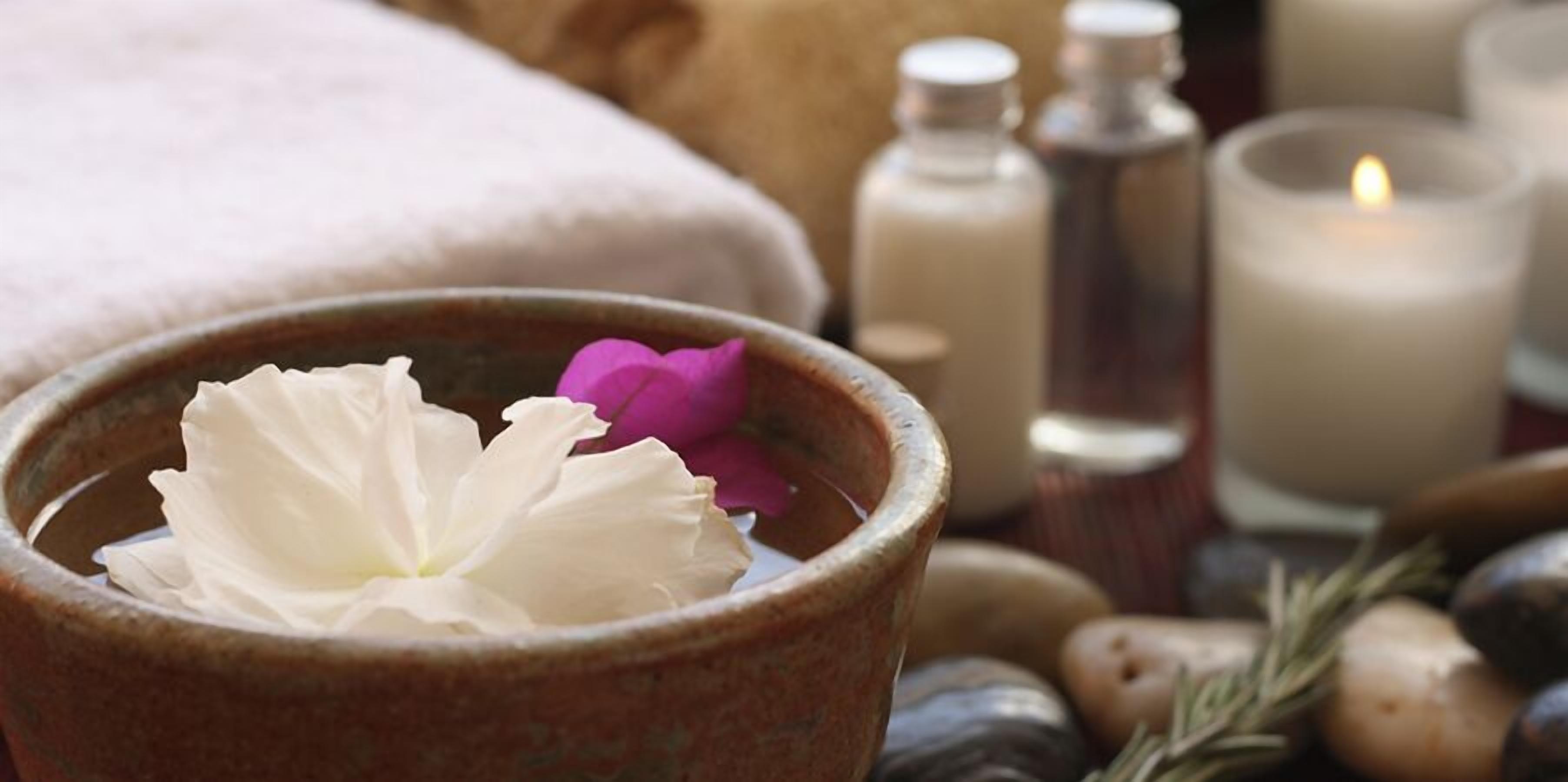 couples treatment room(s), sauna, aromatherapy, ayurvedic treatments