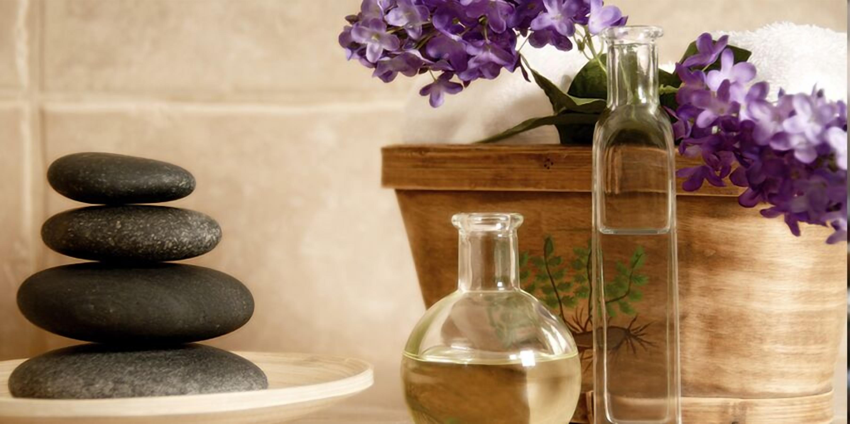 couples treatment room(s), sauna, aromatherapy, ayurvedic treatments