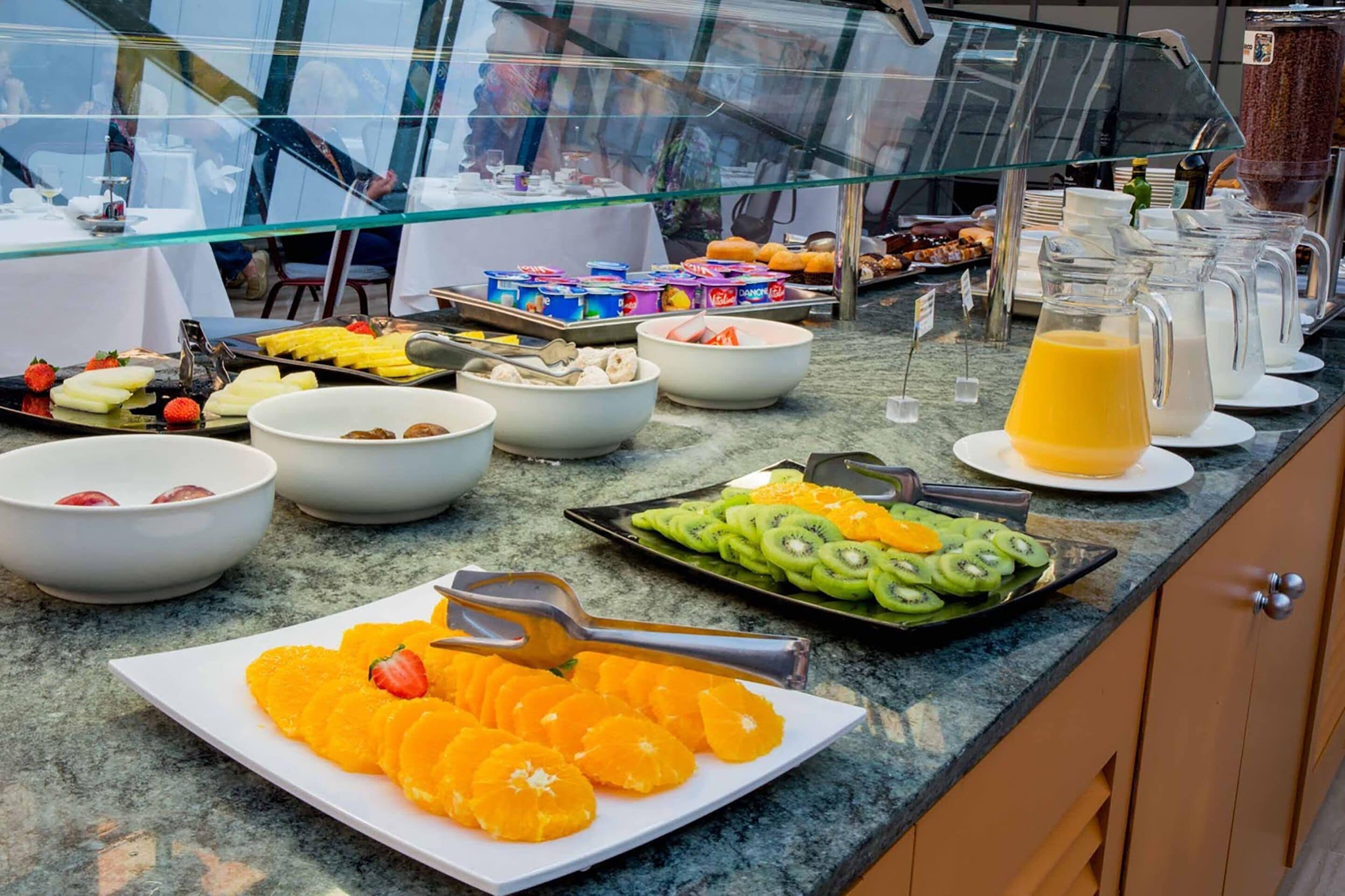 Dagelijks ontbijtbuffet (EUR 12.50 per persoon)