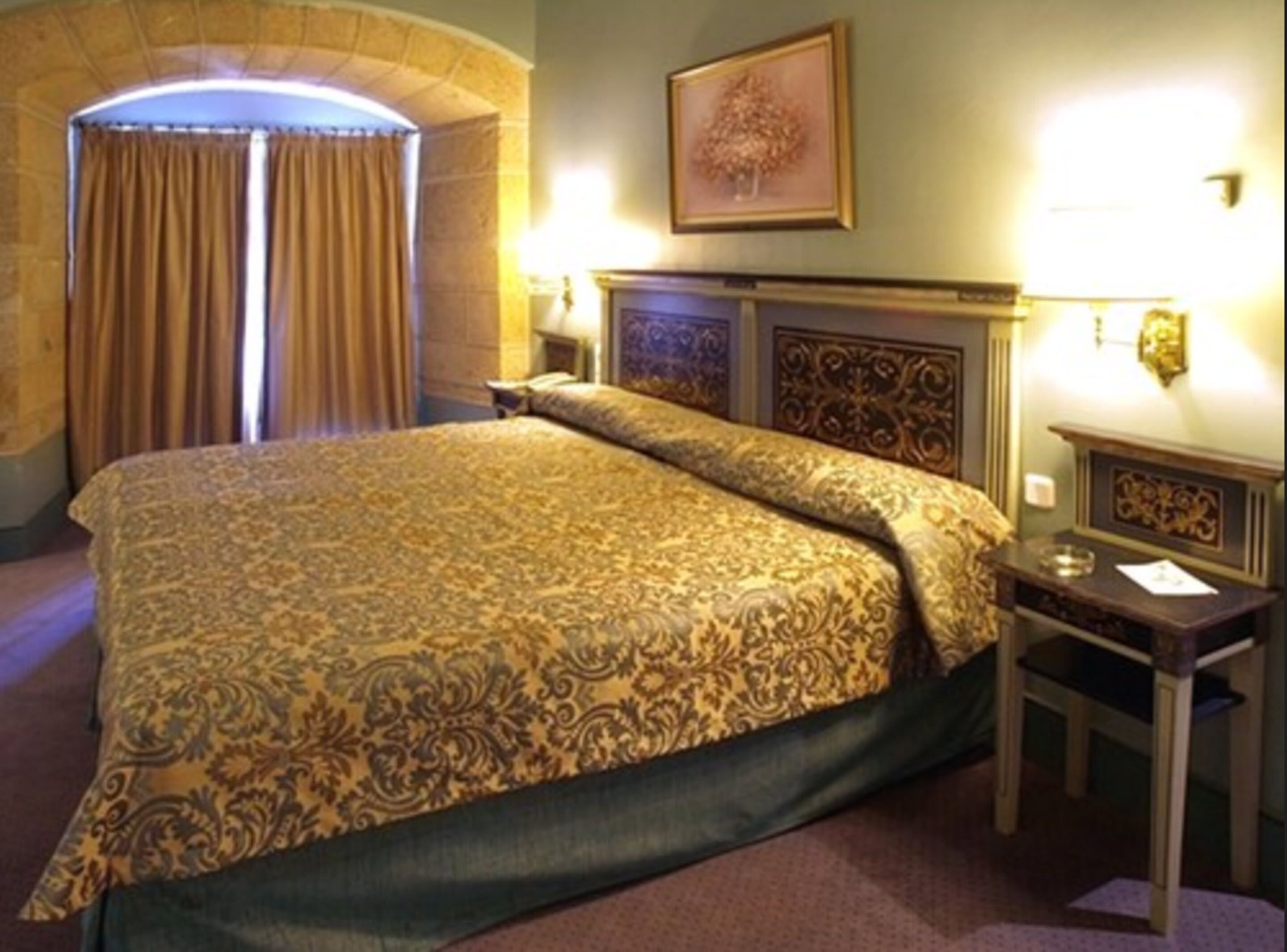 double room | 1 bedroom, minibar, in-room safe, desk