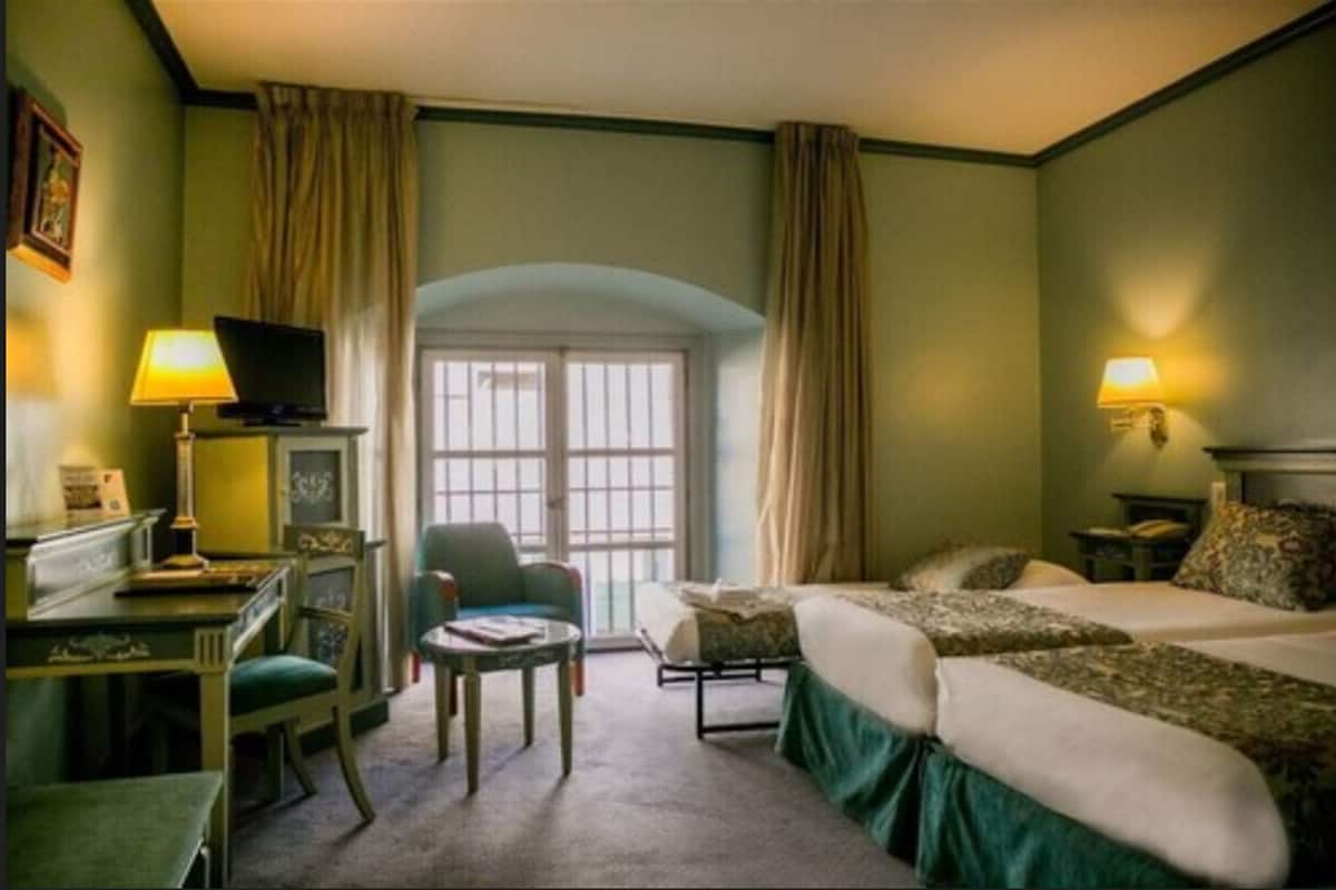 triple room | 1 bedroom, minibar, in-room safe, desk