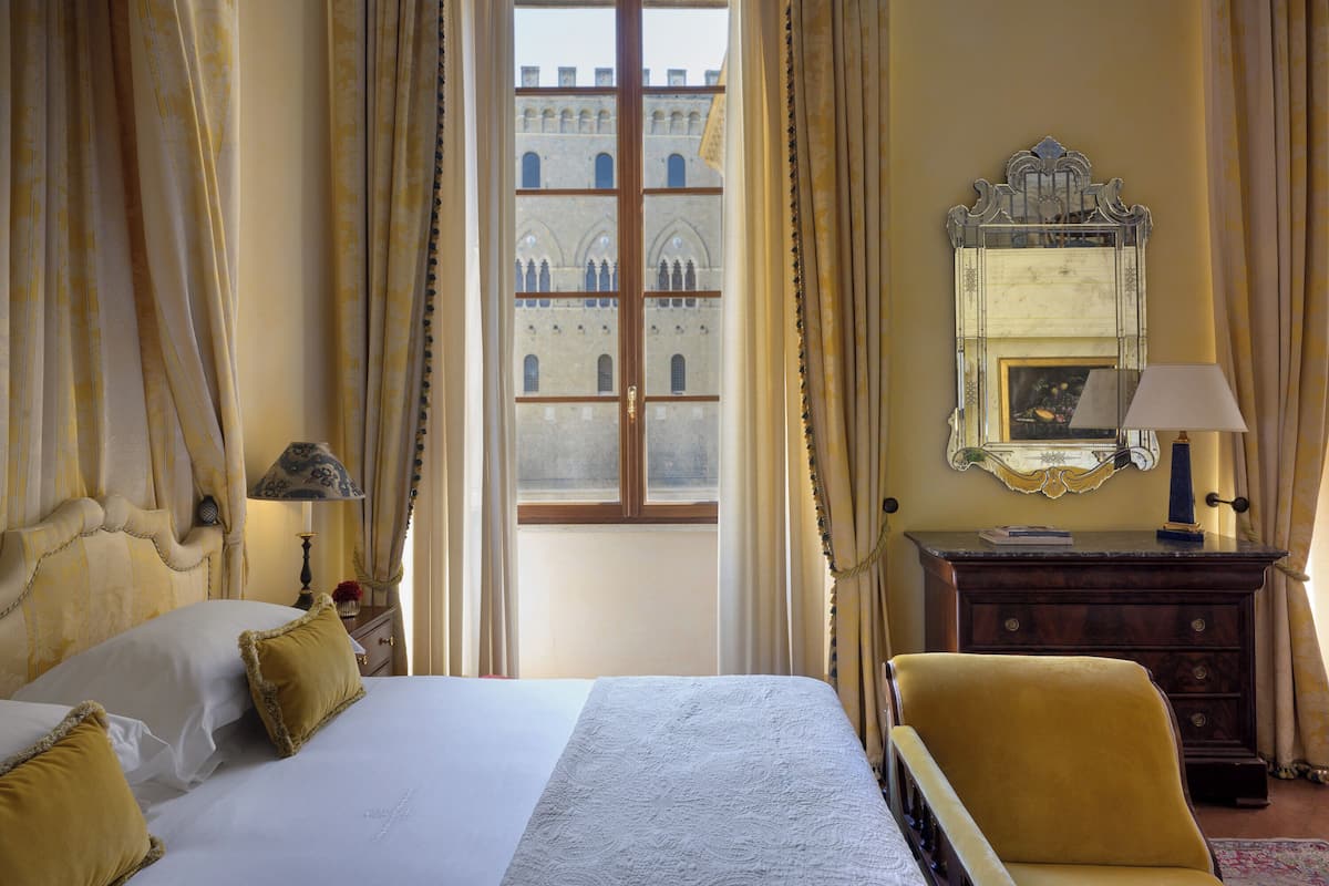 Suite Heritage | 1 bedroom, premium bedding, minibar, in-room safe