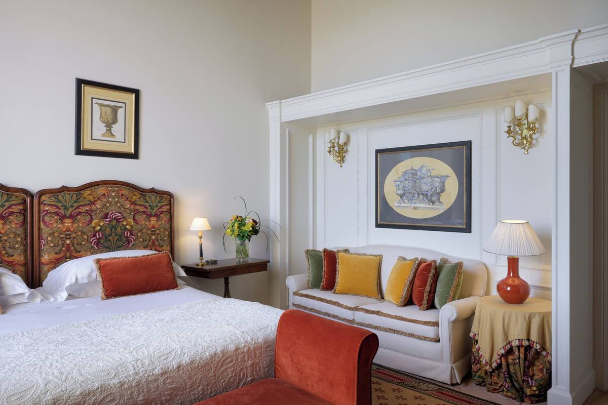 Premium bedding, down duvets, minibar, in-room safe