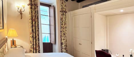 Classic Single Room | 1 bedroom, premium bedding, minibar, in-room safe