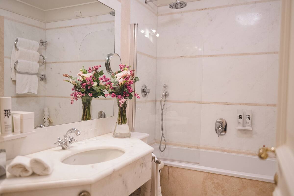 1 bedroom, premium bedding, minibar, in-room safe