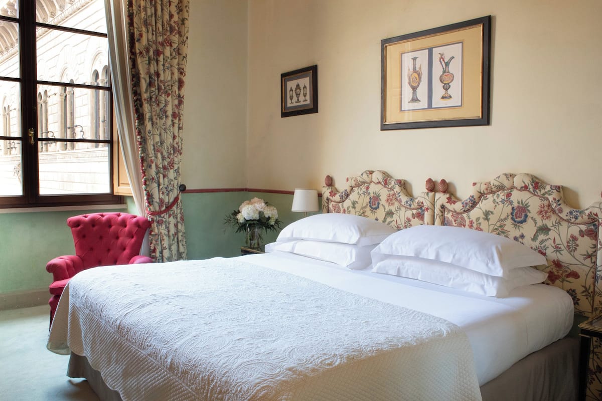 1 bedroom, premium bedding, minibar, in-room safe