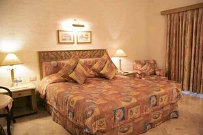 Minibar, in-room safe, laptop workspace, free WiFi - Golden Palms Hotel And Spa (Bengaluru)