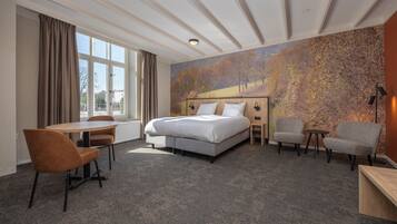 Ruime comfort tweepersoonskamer | Een bureau, babybedden, extra bedden, gratis wifi