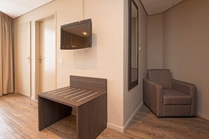 Double Room (Small) | Bar (on property) | 2 bars/lounges