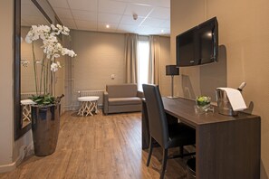 Suite | Living area | TV