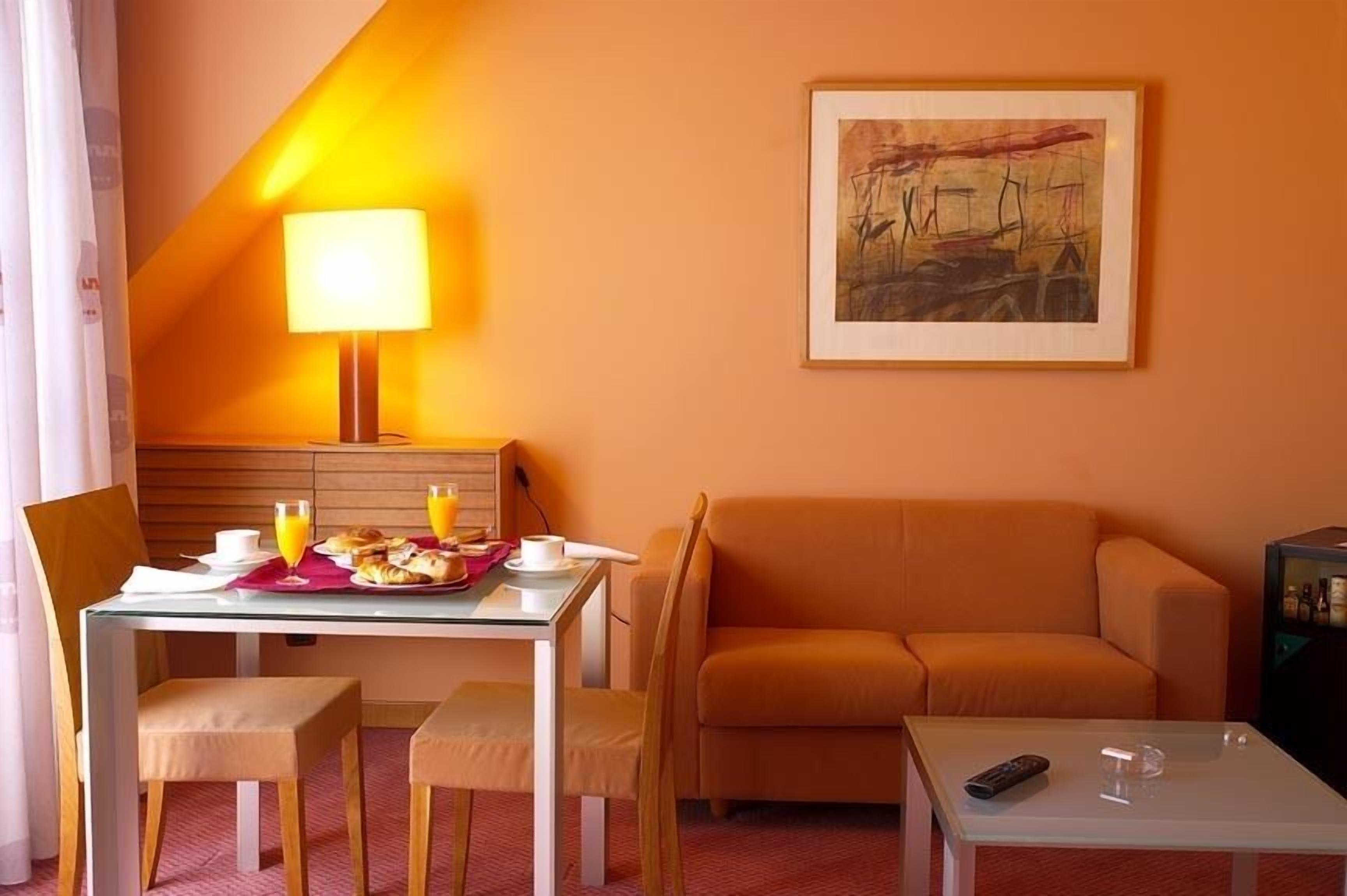 junior suite, balcony | minibar, in-room safe, desk, laptop workspace