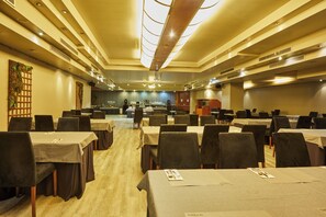 Tägliches Frühstücksbuffet gegen Gebühr