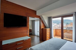 Minibar, coffre-fort, bureau