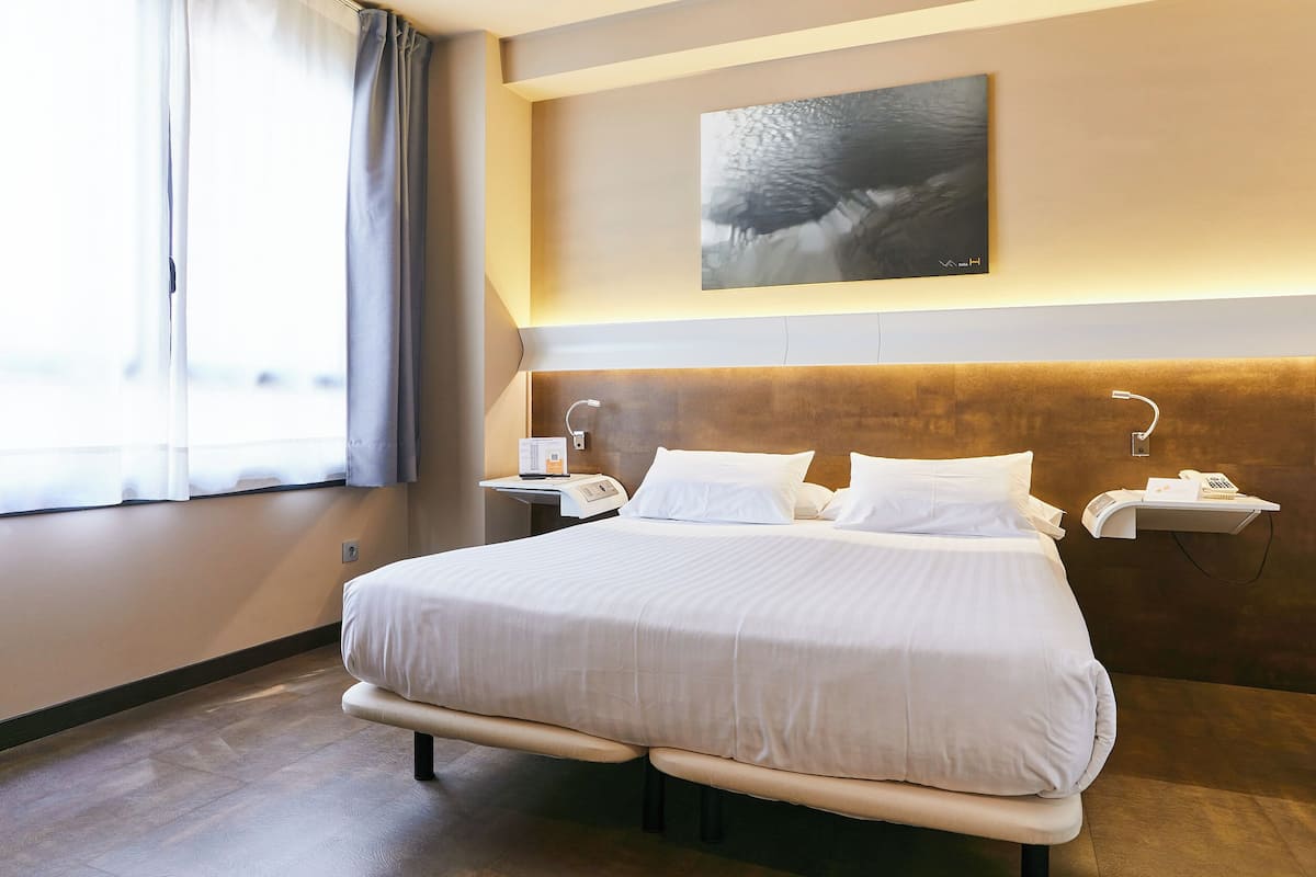 Minibar, in-room safe, desk, laptop workspace