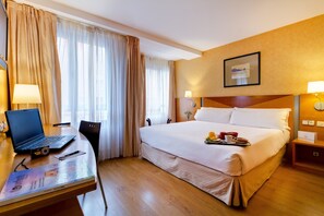 Frigobar, cofres nos quartos, individualmente decorados