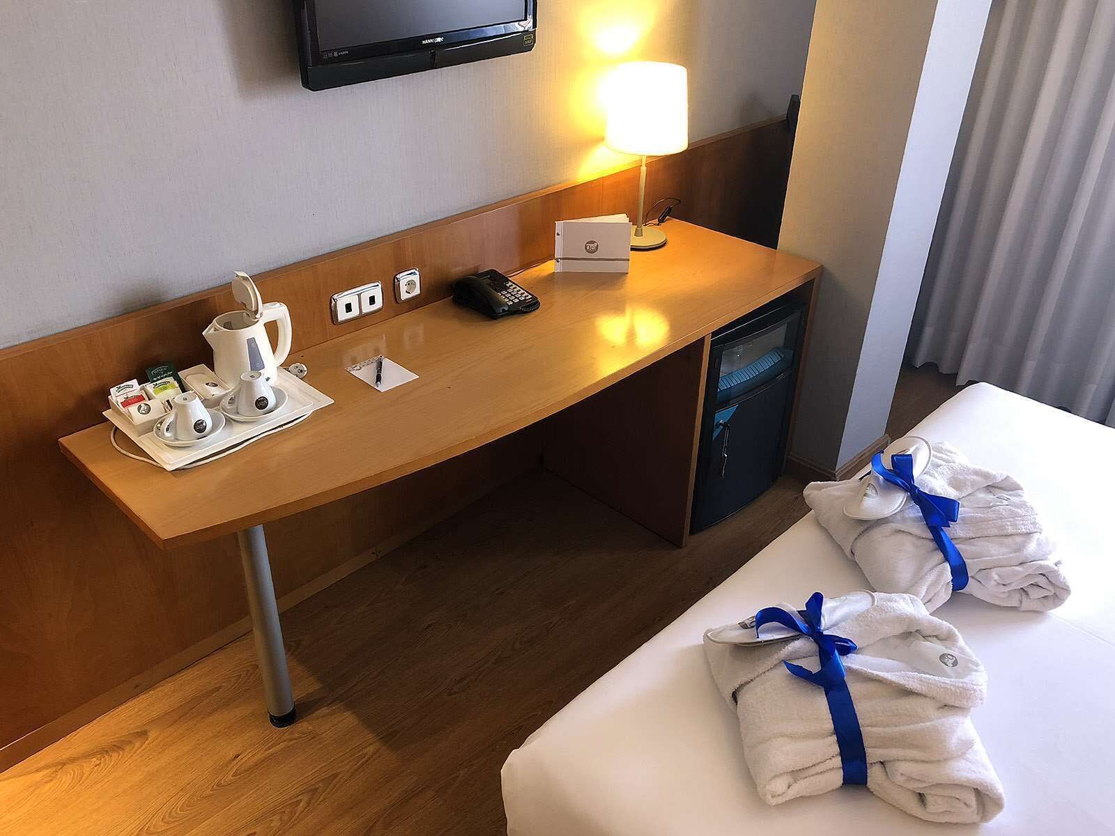 minibar, in-room safe, individually decorated, individually furnished