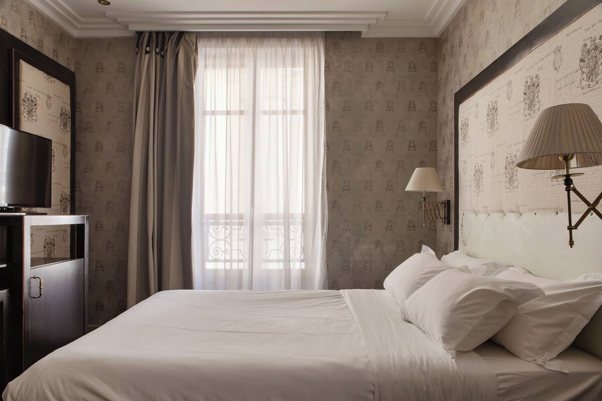 Superior Room, 1 Bedroom | Premium bedding, minibar, in-room safe, desk